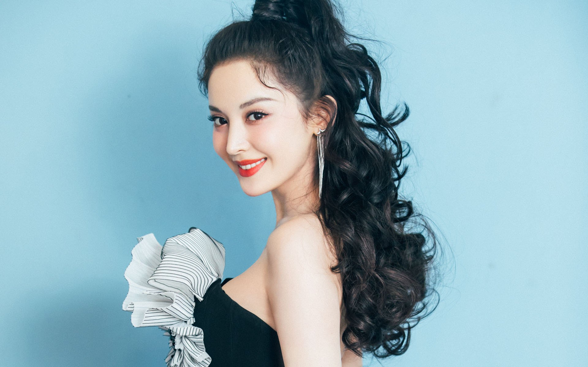 开云体育中国官网-德甲激烈角逐，球迷支持不断，德甲 集锦